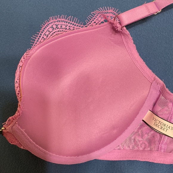 New very sexy pinky Victoria’s Secret lace push up bra with adjustable straps - Picture 9 of 12